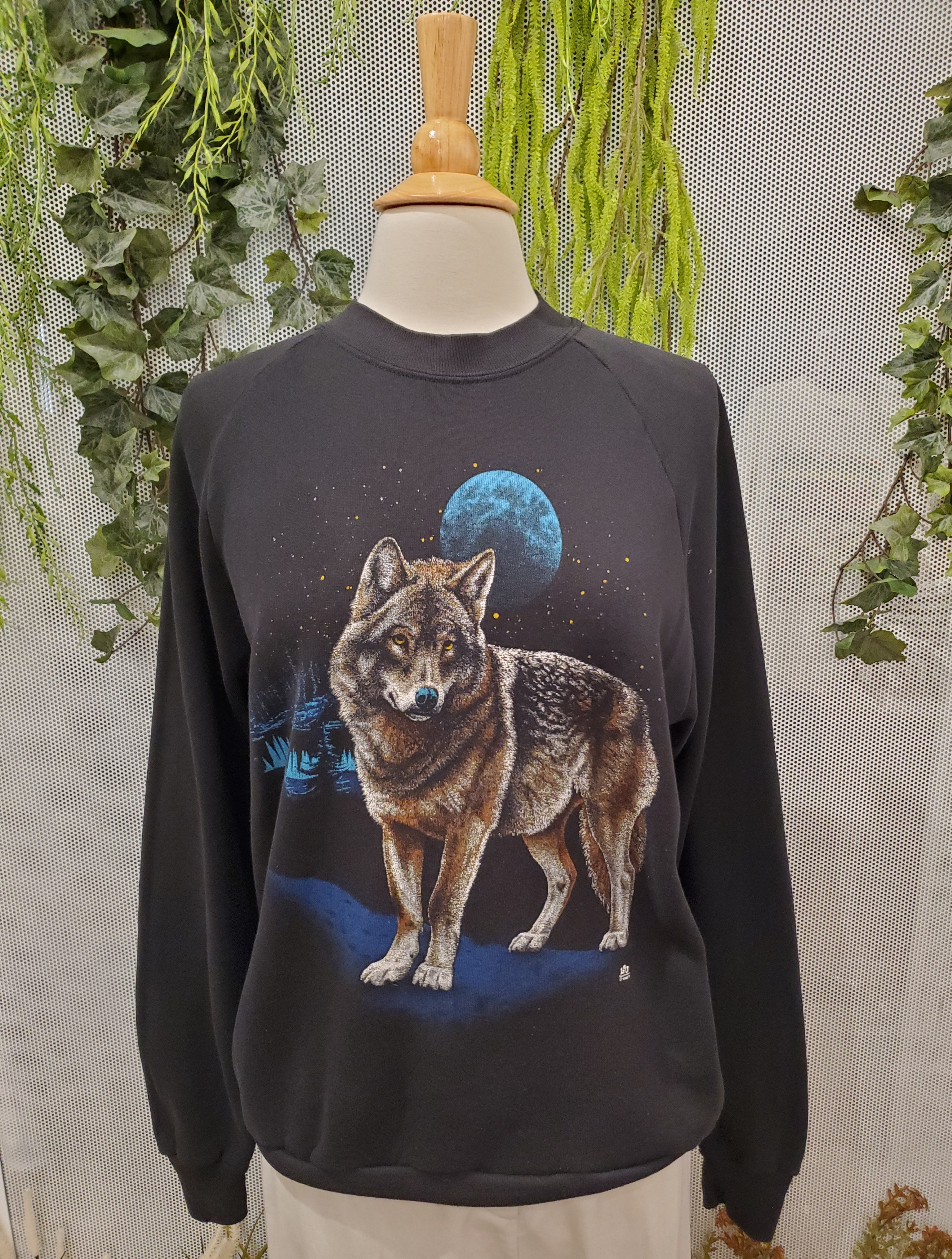 1987 Wolf Themed Sweatshirt