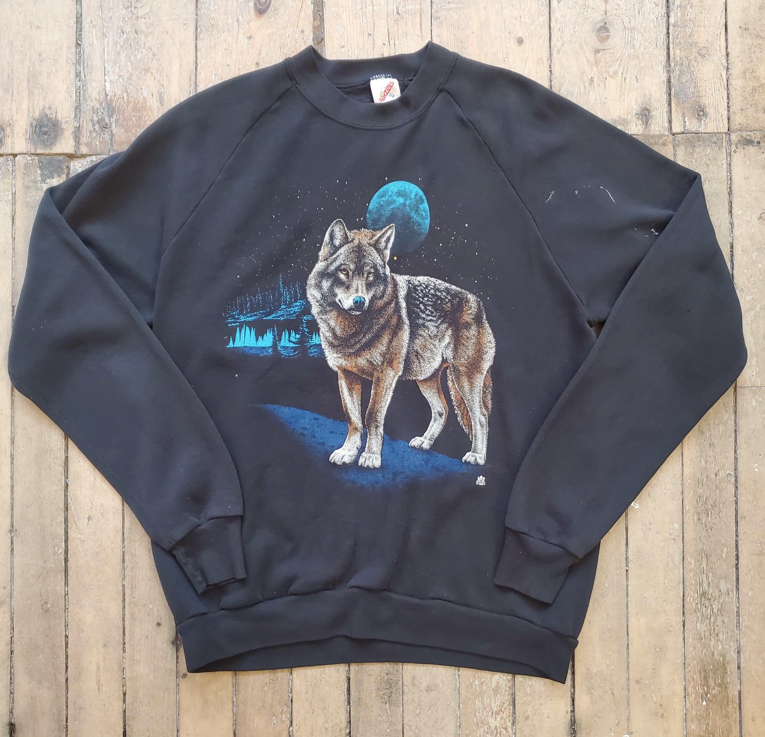 1987 Wolf Themed Sweatshirt