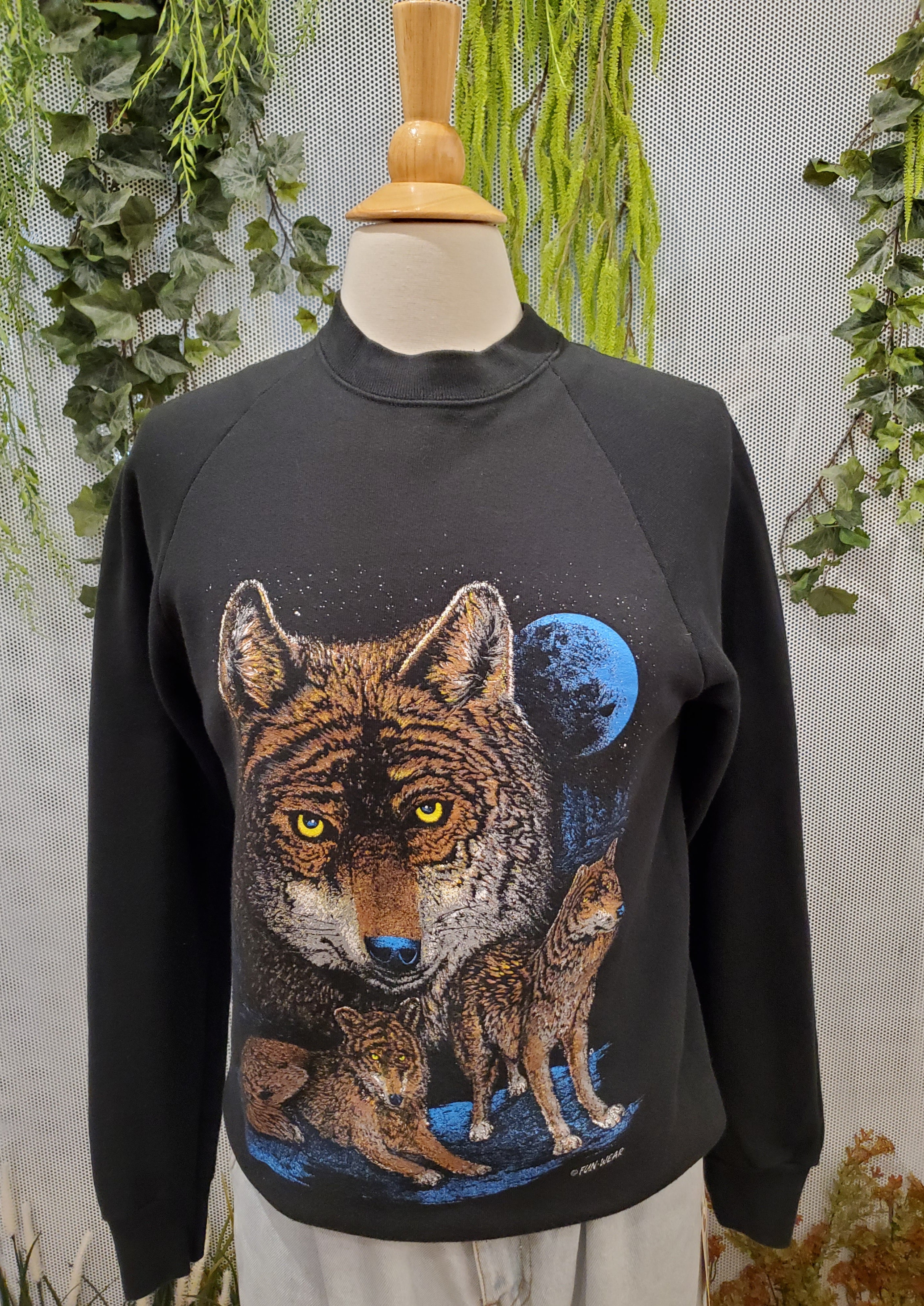 1990’s Wolf Themed Sweatshirt